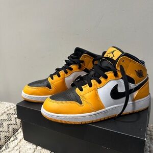 Air Jordan 1 Mid Taxi -6.5Y